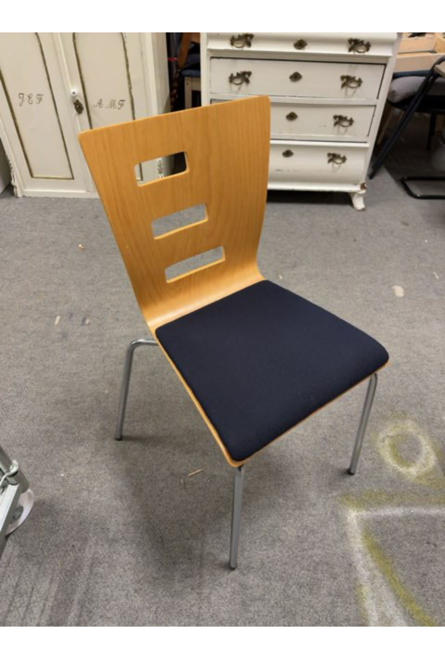 Spisestol med blå sæde